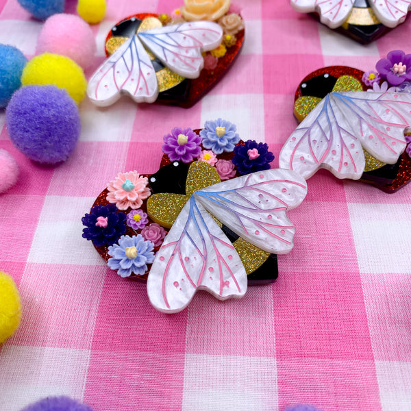 Bee Lovely - deluxe brooch